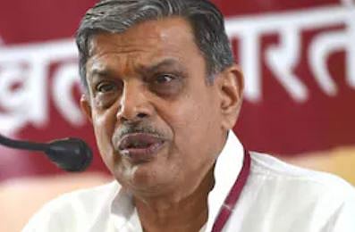 'മുസ്ലീങ്ങൾ സൂര്യനേയും നദികളേയും ആരാധിക്കണം, സൂര്യ നമസ്കാരം ചെയ്യണം, ഹിന്ദു മതം പരമോന്നതം': ദത്താത്രേയ ഹൊസബലെയുടെ പ്രസ്താവന വിവാദത്തിൽ | Muslims