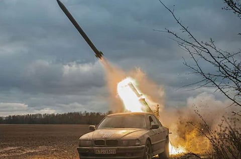 ആഡംബര കാർ ഇനി 'റോക്കറ്റ് ലോഞ്ചർ': BMWവിനെ യുദ്ധ വാഹനമാക്കി മാറ്റി യുക്രൈൻ | BMW 7