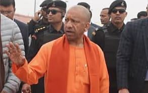 UP മുഖ്യമന്ത്രി യോഗി ആദിത്യനാഥിന് നേർക്ക് പാഞ്ഞടുത്ത് പശു : സുരക്ഷാ വീഴ്ചയിൽ സൂപ്പർവൈസർക്ക് സസ്പെൻഷൻ | Cow