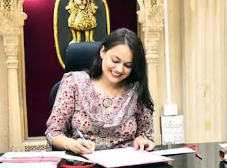 ടീന ദാബി വെറുമൊരു 'റീൽ സ്റ്റാർ': വിദ്യാർത്ഥികളുടെ പ്രശ്നങ്ങളിൽ താൽപ്പര്യമില്ലെന്ന് വിമർശനം; മറുപടിയുമായി കളക്ടർ | Tina Dabi