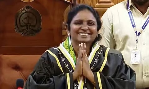 കൊച്ചിയിൽ VK മിനിമോൾ മേയർ: അഭിനന്ദിച്ച് ദീപ്തി മേരി വർഗീസ്, തൃശൂരിൽ നിജി ജസ്റ്റിൻ, കണ്ണൂരിൽ പി ഇന്ദിര, പാലായിൽ 21കാരി ദിയ നഗരസഭ അധ്യക്ഷ, VV രാജേഷിന് ആശംസകൾ അറിയിച്ച് മുഖ്യമന്ത്രി പിണറായി വിജയൻ| Mayoral elections