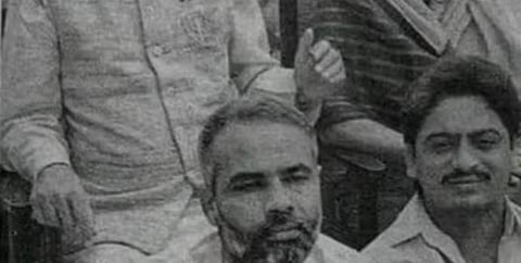 RSSനെ പ്രശംസിച്ച്, എൽ കെ അദ്വാനിയുടെ കാൽ ചുവട്ടിലിരിക്കുന്ന മോദിയുടെ ചിത്രം പങ്കുവച്ച് ദിഗ്‌വിജയ് സിംഗ്: കോൺഗ്രസിൽ അതൃപ്തി, വിശദീകരണം | RSS