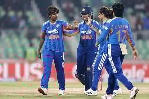 ലങ്കയെ വീഴ്ത്തി ഇന്ത്യയ്ക്ക് നാലാം ജയം; കാര്യവട്ടത്ത് റൺമഴ പെയ്യിച്ച് മന്ദാനയും ഷെഫാലിയും | India vs Sri Lanka Women's T20
