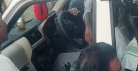 വെള്ളനാട് പഞ്ചായത്തിൽ പ്രസിഡൻറും സെക്രട്ടറിയും തമ്മിൽ നടുറോഡിൽ വാക്കേറ്റം: വാഹനത്തിൻ്റെ താക്കോൽ ഊരിയെടുത്ത് പ്രസിഡൻ്റ് | Clash