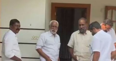 മറ്റത്തൂർ വിവാദം: കോൺഗ്രസ് വിമതർ അനുനയത്തിലേക്ക്? പാർട്ടിക്കൊപ്പം തന്നെയെന്ന് വിശദീകരണം, ഒരാൾ പോലും BJPയിൽ ചേർന്നില്ല | Mattathur controversy