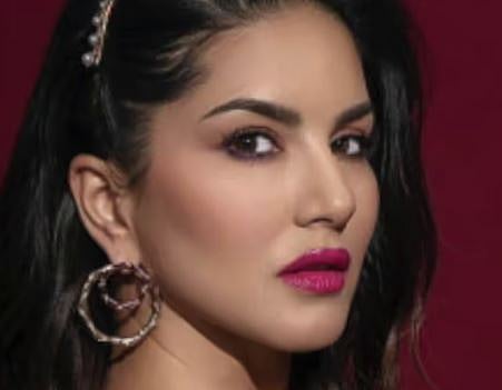 'മഥുരയിൽ കാലു കുത്താൻ അനുവദിക്കില്ല' : സണ്ണി ലിയോണിൻ്റെ പുതുവത്സര പരിപാടിക്കെതിരെ സന്ന്യാസി സമൂഹം, പരിപാടി റദ്ദാക്കി | Sunny Leone