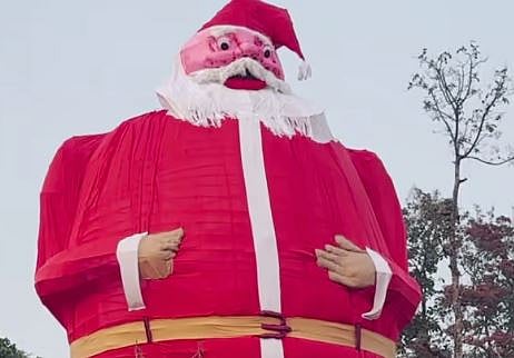 പുതുവർഷത്തെ വരവേൽക്കാൻ കേരളം: വിപുലമായ ആഘോഷങ്ങൾ, ബാറുകൾ രാത്രി 12 വരെ പ്രവർത്തിക്കും, തലസ്ഥാനത്ത് 40 അടി ഉയരമുള്ള പാപ്പാഞ്ഞി | New Year