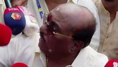 'CPI ചതിയൻ ചന്തു'വെന്ന് വെള്ളാപ്പള്ളി നടേശൻ : 'LDFന് മാർക്കിടാൻ വെള്ളാപ്പള്ളിയെ ഏൽപ്പിച്ചിട്ടില്ലെ'ന്ന് ബിനോയ് വിശ്വം, അടിത്തറ തകർന്നിട്ടില്ലെന്നും പ്രതികരണം | CPI