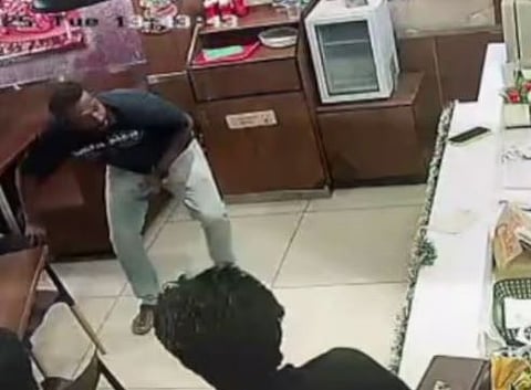 സാൻഡ്‍വിച്ചിൽ ചിക്കൻ കുറഞ്ഞതിൻ്റെ പേരിലെ സംഘർഷം : ഒരാളെ അറസ്റ്റ് ചെയ്ത് ജാമ്യത്തിൽ വിട്ടു | Sandwich