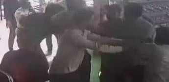 സാൻവിച്ചിൽ ചിക്കൻ കുറഞ്ഞതിനെച്ചൊല്ലി ഉണ്ടായ സംഘർഷം : മാനേജറെ പുറത്താക്കി | Sandwich