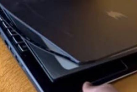 DJ കലാകാരൻ്റെ ലാപ്ടോപ്പ് ചവിട്ടി തെറിപ്പിച്ച സംഭവം: അന്വേഷണത്തിന് നിർദേശിച്ച് മുഖ്യമന്ത്രി | Laptop