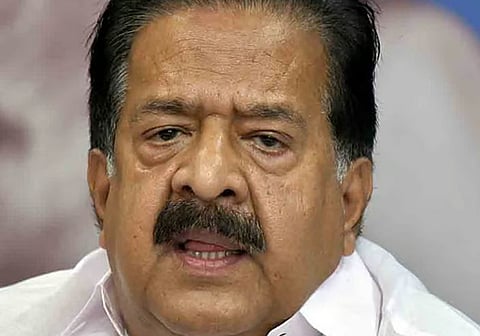 'പിണറായിയുടെ ഓലപ്പാമ്പ് കണ്ട് ഇവിടെ ആരും പേടിക്കാനില്ല, തിരഞ്ഞെടുപ്പ് അടുത്തില്ലേ, ഇനി ഇത്തരം അമിട്ടുകളൊക്കെ പൊട്ടും': രമേശ് ചെന്നിത്തല | VD Satheesan