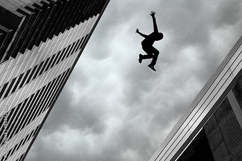 ആറ്റിങ്ങലിൽ പത്താം ക്ലാസ് വിദ്യാർഥിനി സ്കൂൾ കെട്ടിടത്തിന് മുകളിൽ നിന്ന് ചാടി; പരിക്ക് ഗുരുതരം | Student jumps from school building