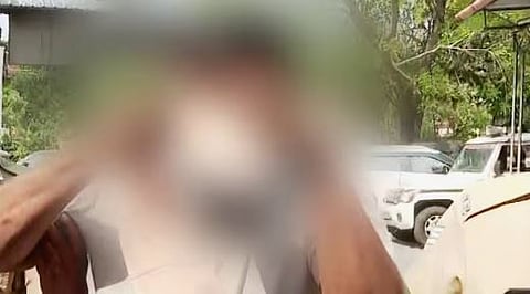 വിദ്യാർത്ഥിയെ അധ്യാപകൻ മദ്യം നൽകി പീഡിപ്പിച്ച സംഭവം : സ്‌കൂൾ അധികൃതർ വിവരം ദിവസങ്ങളോളം മറച്ചു വച്ചെന്ന് കണ്ടെത്തൽ, കടുത്ത നടപടി ഉണ്ടായേക്കും | Teacher