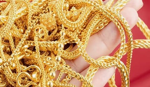 ഉച്ചയ്ക്ക് സ്വർണ വിലയിൽ സർവ്വകാല റെക്കോർഡ് ഭേദിച്ചുള്ള കുതിപ്പ്: 'ലക്ഷം' കടന്നു മുന്നേറുന്നു | Gold prices