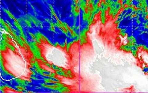 ന്യൂന മർദ്ദവും ഇരട്ട ചക്രവാത ചുഴിയും : സംസ്ഥാനത്ത് വെള്ളി, ശനി ദിവസങ്ങളിൽ പരക്കെ മഴ; 2 ജില്ലകളിൽ യെല്ലോ അലർട്ട് | Rain