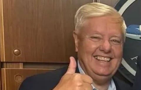 'അധിക തീരുവ ഒഴിവാക്കാൻ ട്രംപിനോട് ശുപാർശ ചെയ്യണം': ഇന്ത്യൻ സ്ഥാനപതി സഹായം തേടിയെന്ന് US സെനറ്റർ | Tariffs