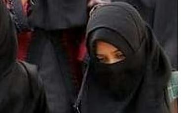 ഹിജാബ് ധരിച്ചും മുഖം മറച്ചും എത്തുന്നവർക്ക് സ്വർണ്ണമില്ല: സുരക്ഷ ശക്തമാക്കാൻ ബീഹാറിലെ ജ്വല്ലറി ഉടമകൾ | Hijab