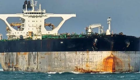 അറ്റ്‌ലാൻ്റിക്കിൽ വൻ ശക്തികൾ നേർക്കുനേർ: US ഉപരോധം ലംഘിച്ച എണ്ണക്കപ്പലിന് കാവലൊരുക്കി റഷ്യൻ അന്തർവാഹിനി | Oil tanker