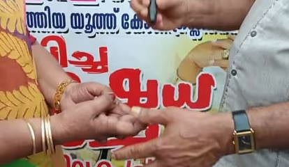 വെള്ളാപ്പള്ളിക്ക് ഐക്യദാർഢ്യം: 'രക്തതിലകം' ചാർത്തി വനിതാ സംഘം | Vellapally Natesan