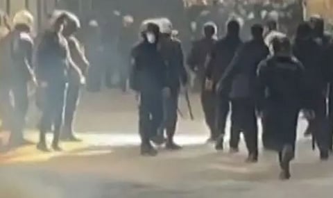 ഇറാൻ കത്തുന്നു: പ്രക്ഷോഭത്തിൽ 42 മരണം, ഇൻ്റർനെറ്റ് വിച്ഛേദിച്ചു; ഭരണകൂടത്തെ വെല്ലുവിളിച്ച് ജനക്കൂട്ടം | Iran