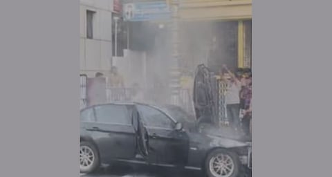 കുന്നംകുളത്ത് ഓടിക്കൊണ്ടിരുന്ന കാറിന് തീപിടിച്ചു; കുടുംബം അത്ഭുതകരമായി രക്ഷപ്പെട്ടു | Car fire Kunnamkulam