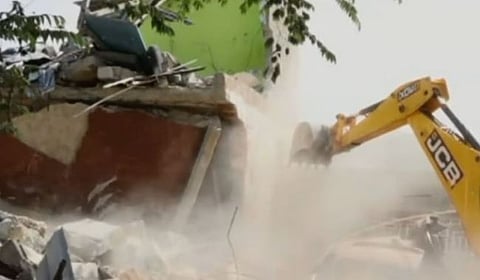 കർണാടകയിൽ വീണ്ടും ബുൾഡോസർ പ്രയോഗം: മുന്നറിയിപ്പില്ലാതെ പൊളിച്ചത് 20 ഓളം വീടുകൾ; വീഴ്ച സമ്മതിച്ച് BDA | Bulldozers