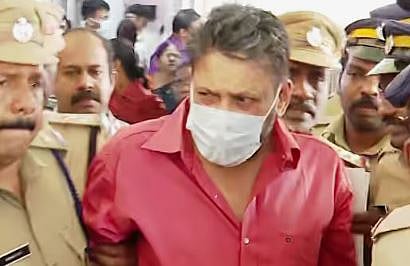 'ഒന്നും പറയാനില്ല': ശബരിമല സ്വർണ്ണക്കൊള്ള കേസിൽ തന്ത്രി കണ്ഠരര് രാജീവരരെ മെഡിക്കൽ കോളേജിലേക്ക് മാറ്റി; രക്തസമ്മർദ്ദം ഉയർന്ന തോതിൽ, ഹൃദയ സംബന്ധമായ പ്രശ്നങ്ങളുണ്ടെന്ന് ഡോക്ടർമാർ | Sabarimala