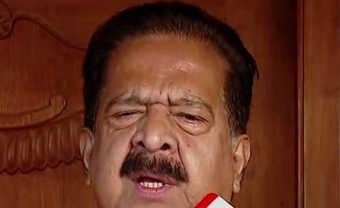 'അയ്യപ്പൻ്റെ മുതൽ കട്ടവർ രക്ഷപ്പെടില്ല, സ്വർണ്ണക്കൊള്ളയിൽ മന്ത്രിമാർക്കും മുൻ മന്ത്രിമാർക്കും പങ്ക്, 100 സീറ്റ് UDF മുന്നോട്ട് വച്ചപ്പോൾ കടത്തിവെട്ടാൻ മുഖ്യമന്ത്രി 110 അടിച്ചു': രമേശ് ചെന്നിത്തല | Sabarimala