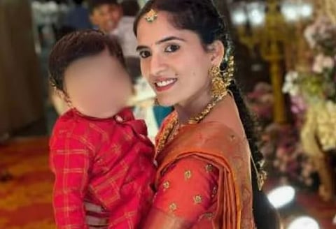 കുടുംബ കലഹം ദുരന്തമായി: കുഞ്ഞിന് വിഷം നൽകി കൊന്ന ശേഷം യുവതി ജീവനൊടുക്കി, പിന്നാലെ അമ്മയുടെ ആത്മഹത്യാ ശ്രമം | Suicide