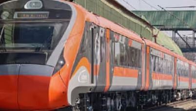 വന്ദേ ഭാരത് സ്ലീപ്പർ ട്രാക്കിലേക്ക്: നിരക്കുകൾ പ്രഖ്യാപിച്ചു, കേരളത്തിന് മൂന്ന് പ്രധാന റൂട്ടുകൾ | Vande Bharat sleeper