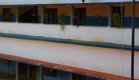കണ്ണൂരിൽ പ്ലസ് ടു വിദ്യാർത്ഥിനി സ്കൂൾ കെട്ടിടത്തിന് മുകളിൽ നിന്ന് ചാടി: നില ഗുരുതരം | Student