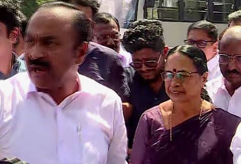 'എന്നും മനുഷ്യ പക്ഷത്ത്': മുൻ CPM നേതാവ് ഐഷ പോറ്റി കോൺഗ്രസിൽ, അന്ത്യമായത് 3 പതിറ്റാണ്ട് നീണ്ട ബന്ധത്തിന്, സ്വീകരിച്ച് പ്രതിപക്ഷ നേതാവ് | Aisha Potty