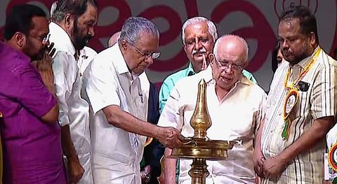 'കലയുടെ ധർമ്മം ആനന്ദം മാത്രമല്ല, ജീവിത യാഥാർത്ഥ്യങ്ങളിലേക്ക് ഞെട്ടിച്ചുണർത്തലാണ്': കൗമാര കലാമേളയ്ക്ക് തൃശ്ശൂരിൽ തിരി തെളിഞ്ഞു, 64-ാമത് സംസ്ഥാന സ്കൂൾ കലോത്സവം മുഖ്യമന്ത്രി ഉദ്ഘാടനം ചെയ്തു | Kerala School Kalolsavam