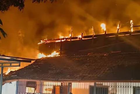 കുന്നംകുളത്ത് വീടിന് തീപിടിച്ചു: ആറംഗ കുടുംബം അത്ഭുതകരമായി രക്ഷപ്പെട്ടു | Fire