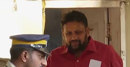 ശബരിമല സ്വർണ്ണക്കൊള്ള: ദ്വാരപാലക ശിൽപ്പ പാളി കേസിൽ തന്ത്രിയുടെ അറസ്റ്റ് ഇന്ന് ജയിലിലെത്തി രേഖപ്പെടുത്തും, PS പ്രശാന്തിനെ വീണ്ടും ചോദ്യം ചെയ്യും | Sabarimala