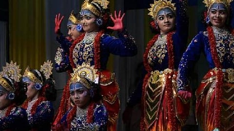 സംസ്ഥാന സ്‌കൂൾ കലോത്സവം രണ്ടാം ദിനത്തിലേക്ക്: കണ്ണൂരും കോഴിക്കോടും തമ്മിൽ കടുത്ത പോരാട്ടം | Kerala State School Kalolsavam