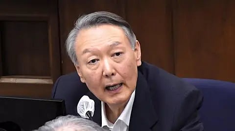 സൈനിക നിയമം പ്രഖ്യാപിച്ചതിൽ തിരിച്ചടി; മുൻ ദക്ഷിണ കൊറിയൻ പ്രസിഡന്റ് യൂൺ സുക് യോളിന് 5 വർഷം തടവ് | Yoon Suk Yeol sentenced to 5 years

