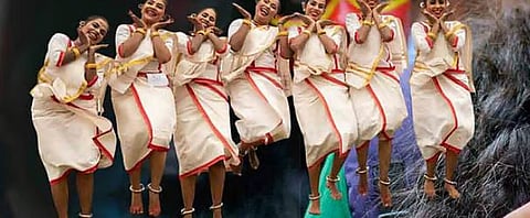 കലോത്സവം മൂന്നാം ദിനം: സ്വർണ്ണക്കപ്പിനായി കോഴിക്കോടും കണ്ണൂരും നേർക്കുനേർ; ഇഞ്ചോടിഞ്ച് പോരാട്ടം | State School Kalolsavam