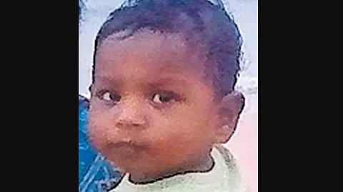 നെയ്യാറ്റിൻകരയിൽ ഒരു വയസ്സുകാരൻ കുഴഞ്ഞുവീണു മരിച്ച സംഭവം; മരണം ബിസ്‌ക്കറ്റ് കഴിച്ചതിന് പിന്നാലെ, ദുരൂഹതയുണ്ടെന്നു കുടുംബം; അന്വേഷണം തുടങ്ങി | Neyyattinkara child death news
