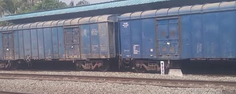 പട്ടാമ്പിയിൽ ഗുഡ്‌സ് ട്രെയിൻ പാളം തെറ്റി: ട്രെയിനുകൾ വൈകിയോടുന്നു | Trains