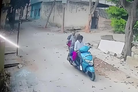 ആൺവേഷത്തിൽ ബൈക്കിലെത്തി മോഷണം; ബെംഗളൂരുവിൽ രണ്ട് യുവതികൾ പിടിയിൽ | Bengaluru women thieves arrested
