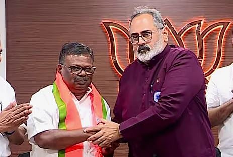 'പലതും സഹിച്ചിട്ടുണ്ട്': S രാജേന്ദ്രൻ BJPയിൽ ചേർന്നു, പാർട്ടി ആസ്ഥാനത്തെത്തി സംസ്ഥാന അധ്യക്ഷനിൽ നിന്ന് അംഗത്വം സ്വീകരിച്ചു, CPMന് തിരിച്ചടി | BJP