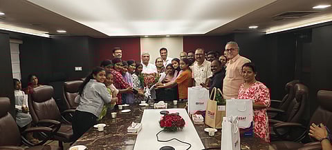 അതിജീവന തോണിയിൽ ദൃഢനിശ്ചയ തുഴയെറിഞ്ഞ വഞ്ചിപ്പാട്ടുകാർക്ക് ഇസാഫിന്റെ ആദരം