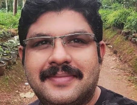 'നീതി കിട്ടാൻ ഏതറ്റം വരെയും പോകും': ബസിൽ ലൈംഗികാതിക്രമമെന്ന യുവതിയുടെ ആരോപണത്തിന് പിന്നാലെ യുവാവ് ജീവനൊടുക്കിയ സംഭവത്തിൽ കുടുംബം നിയമ നടപടിക്ക് ഒരുങ്ങുന്നു | Suicide