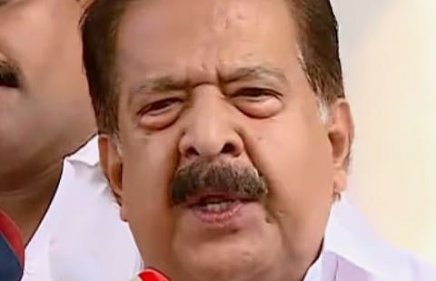 'വർഗീയ അജണ്ട, തിരുത്തിപ്പറയാൻ ശ്രമിച്ചപ്പോഴും സജി ചെറിയാൻ ആവർത്തിച്ചത് പഴയ കാര്യങ്ങൾ, സാമുദായിക സംഘടനകൾ യോജിച്ച് പോകുന്നതാണ് നാടിന് നല്ലത്, പ്രതിപക്ഷ നേതാവ് പറഞ്ഞത് പാർട്ടിയുടെ നയം': രമേശ് ചെന്നിത്തല | Congress