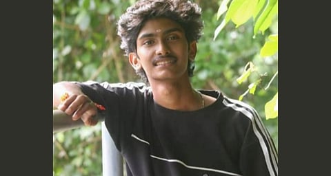 പ്ലസ്ടു വിദ്യാർത്ഥി വീടിനുള്ളിൽ തൂങ്ങിമരിച്ച നിലയിൽ | Pathanamthitta Suicide