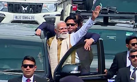 തലസ്ഥാനത്ത് ആവേശം വിതറി പ്രധാനമന്ത്രി നരേന്ദ്ര മോദിയെത്തി: സ്വീകരിച്ച് മുഖ്യമന്ത്രിയും ഗവർണറും, കനത്ത സുരക്ഷയോടെ റോഡ് ഷോ, വൻ പ്രഖ്യാപനങ്ങൾക്ക് കാതോർത്ത് കേരളം | PM Modi