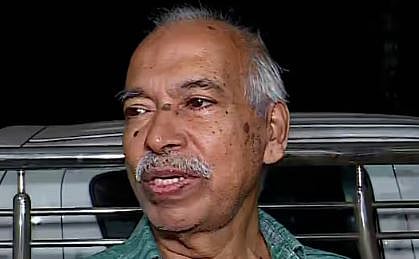 'CPM നേതൃത്വം മറുപടി പറയണം, മറ്റൊരു പാർട്ടിയിലേക്കുമില്ല, ആരും ക്ഷണിക്കേണ്ട': രക്തസാക്ഷി ഫണ്ട് തട്ടിപ്പിൽ V കുഞ്ഞികൃഷ്ണൻ, വ്യാപക പോസ്റ്റർ പ്രതിഷേധം | Martyr Fund scam