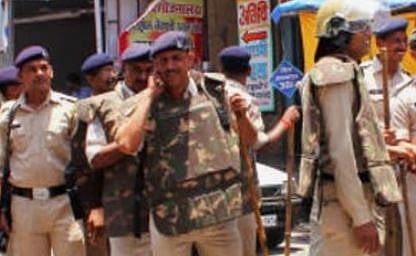 ഉജ്ജൈനിൽ സാമുദായിക സംഘർഷം: ബസിന് തീവച്ചു; വീടുകളും കടകളും തകർത്തു, 20 പേർ കസ്റ്റഡിയിൽ, പ്രദേശത്ത് നിരോധനാജ്ഞ | Communal clash